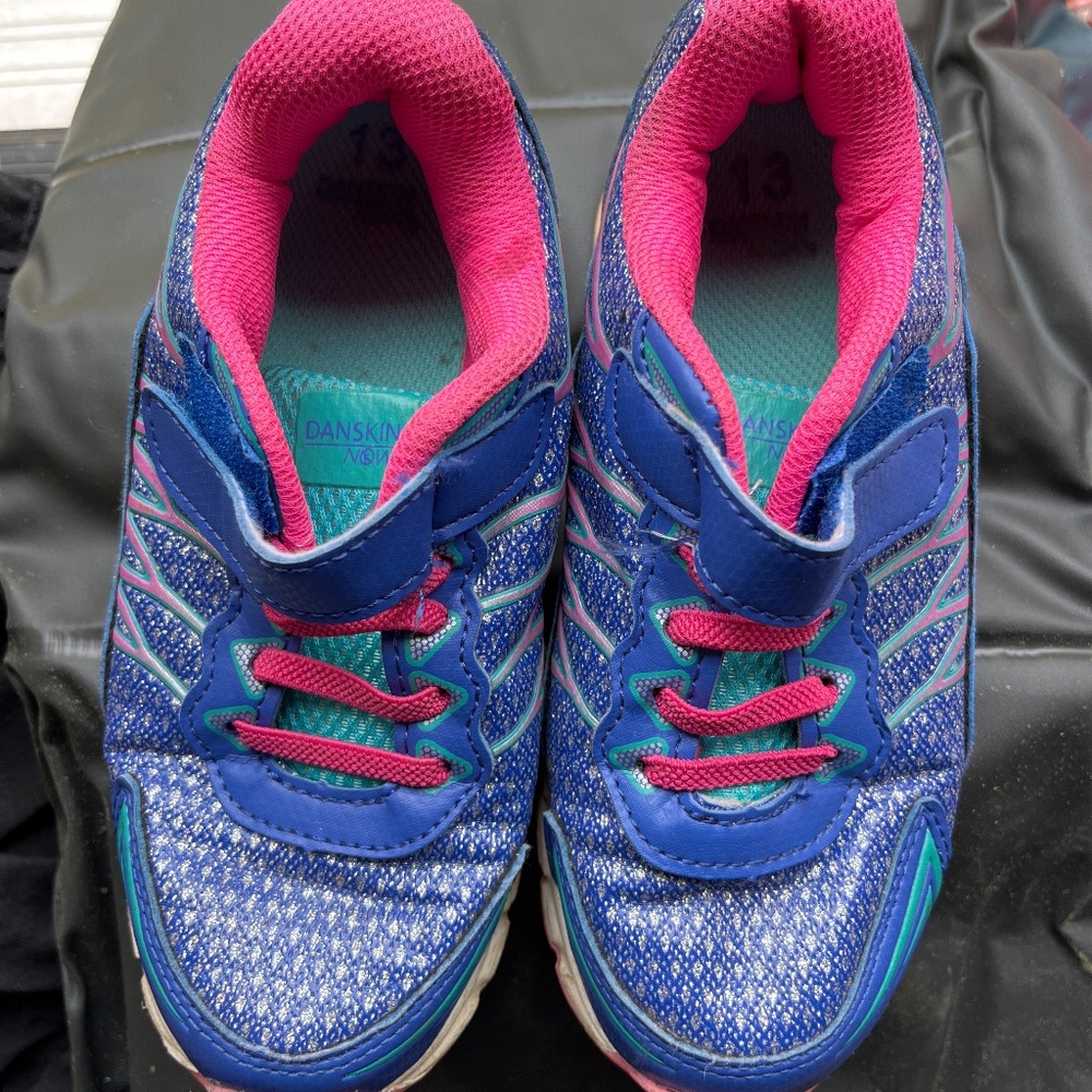 Danskin Now size 13 girls tennis shoes